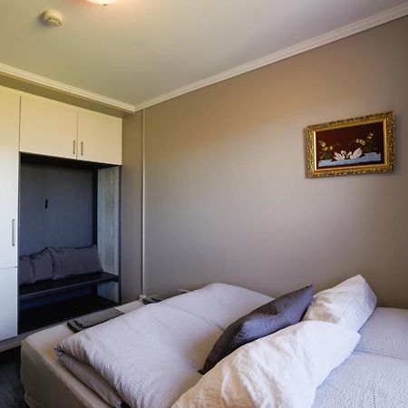 Karuna Guesthouse Saudarkrokur Bagian luar foto