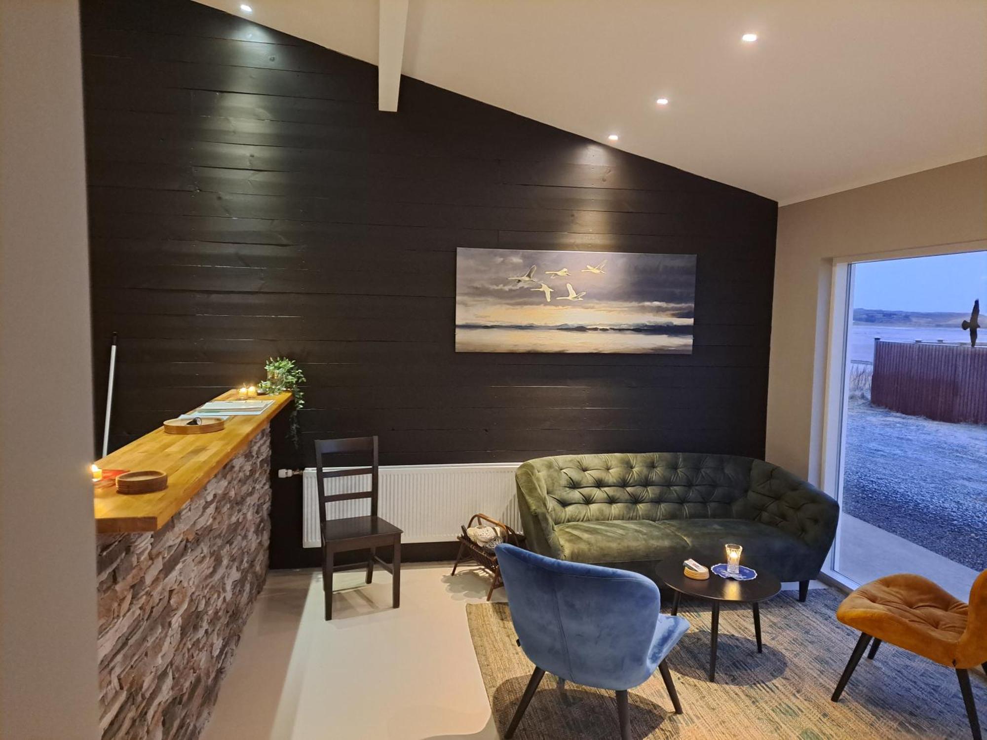 Karuna Guesthouse Saudarkrokur Bagian luar foto