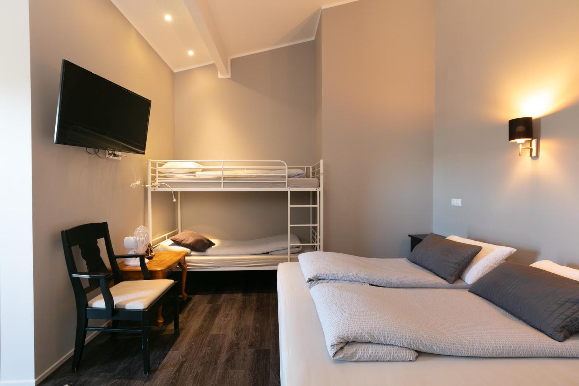 Karuna Guesthouse Saudarkrokur Bagian luar foto