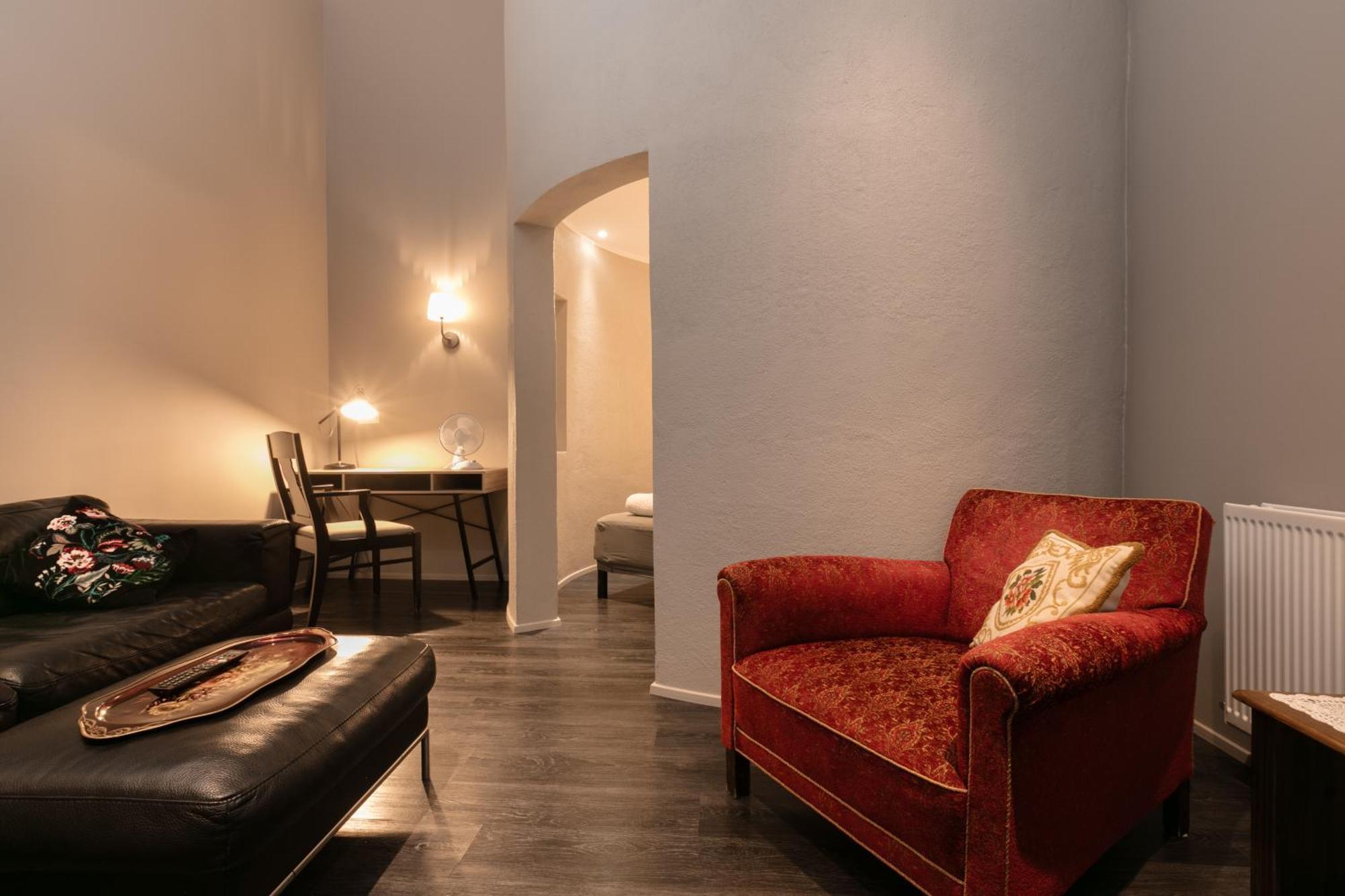 Karuna Guesthouse Saudarkrokur Bagian luar foto