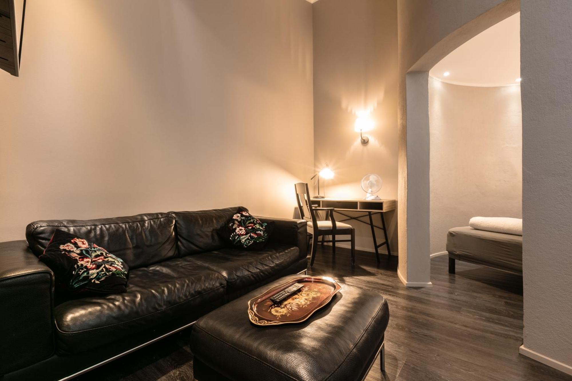 Karuna Guesthouse Saudarkrokur Bagian luar foto
