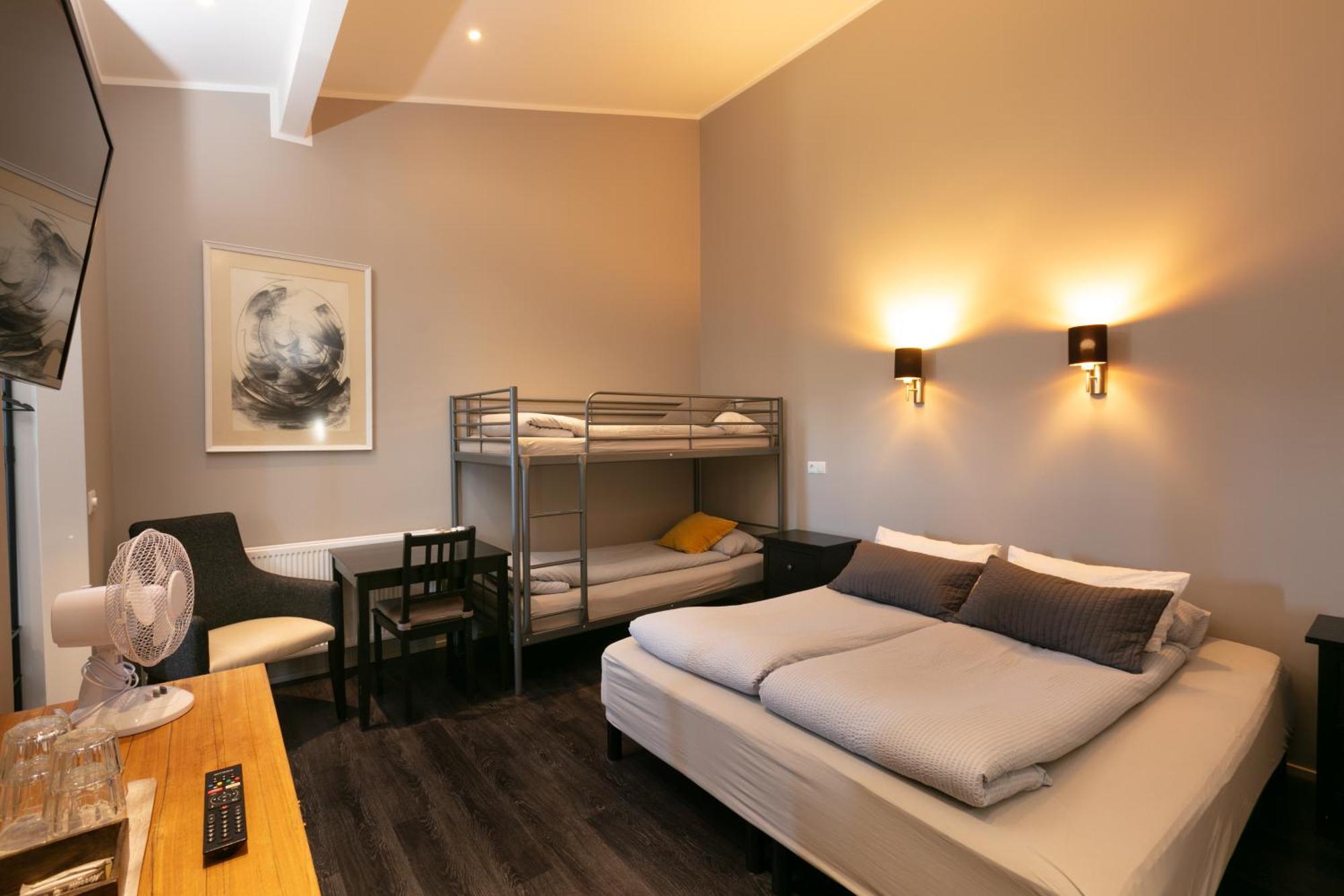 Karuna Guesthouse Saudarkrokur Bagian luar foto