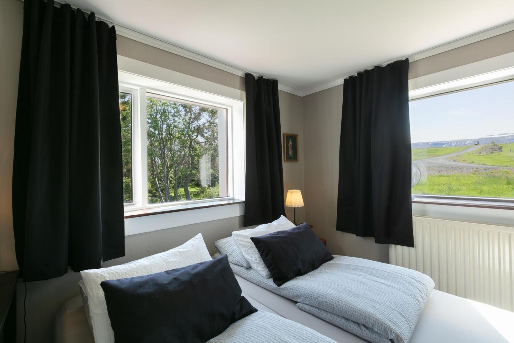 Karuna Guesthouse Saudarkrokur Bagian luar foto