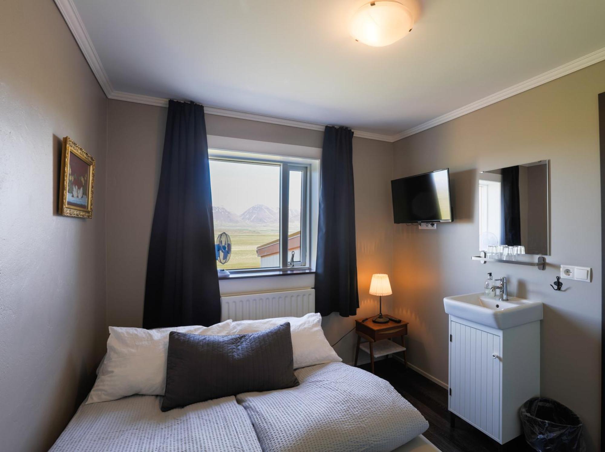 Karuna Guesthouse Saudarkrokur Bagian luar foto
