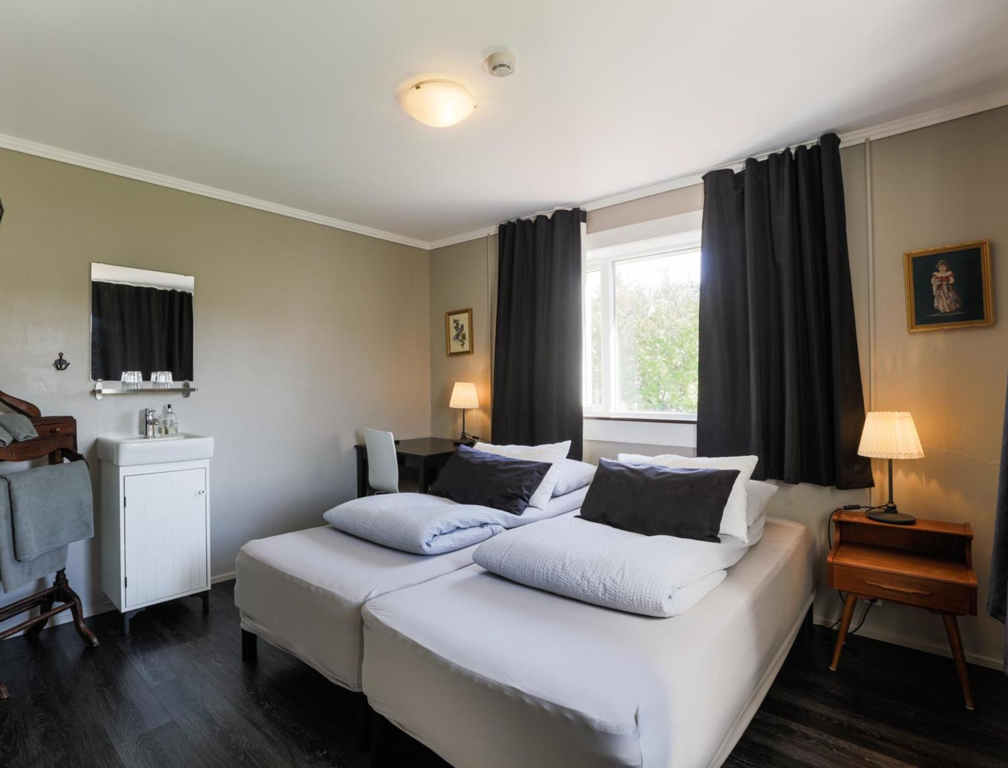 Karuna Guesthouse Saudarkrokur Bagian luar foto