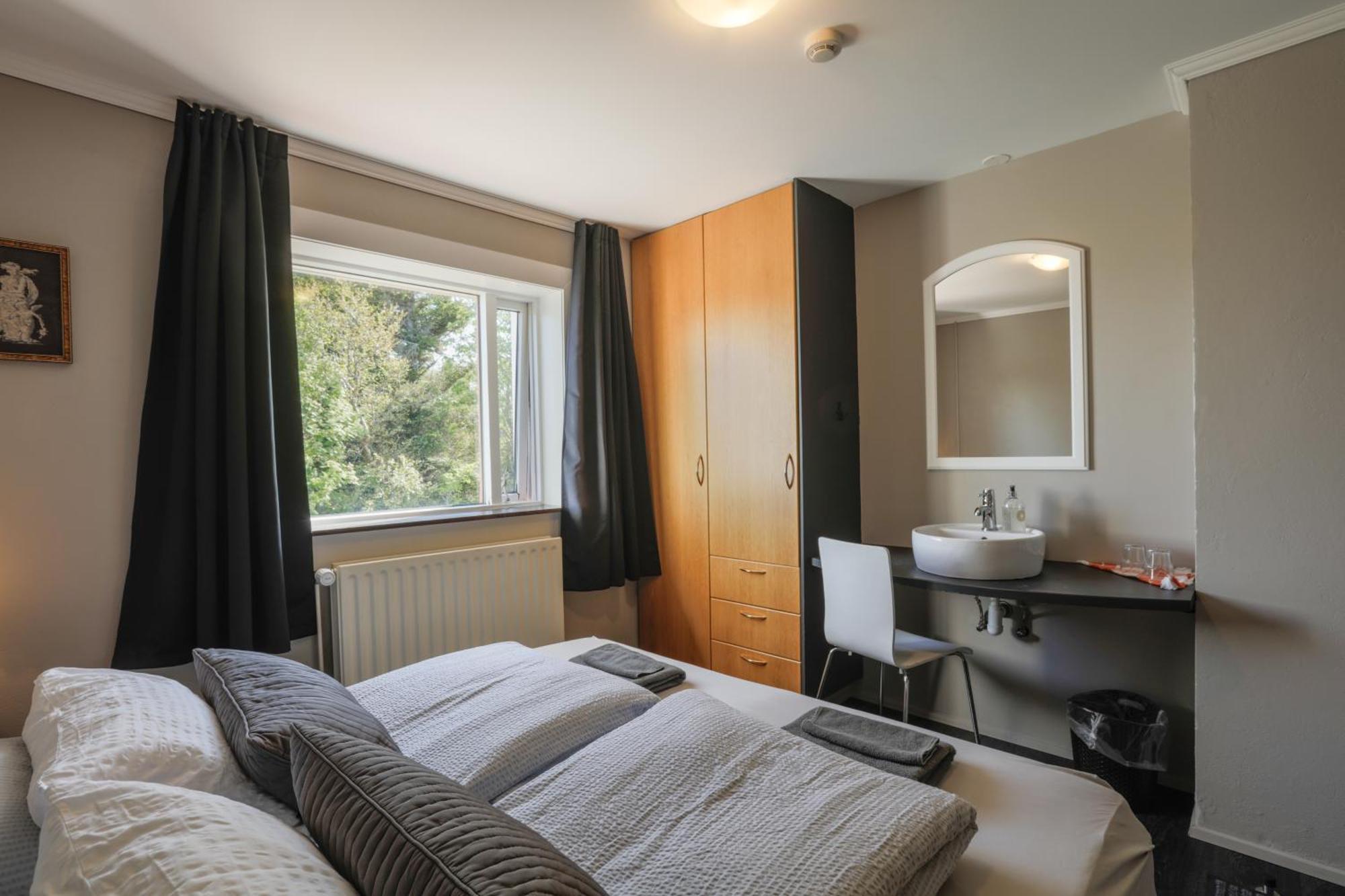 Karuna Guesthouse Saudarkrokur Bagian luar foto